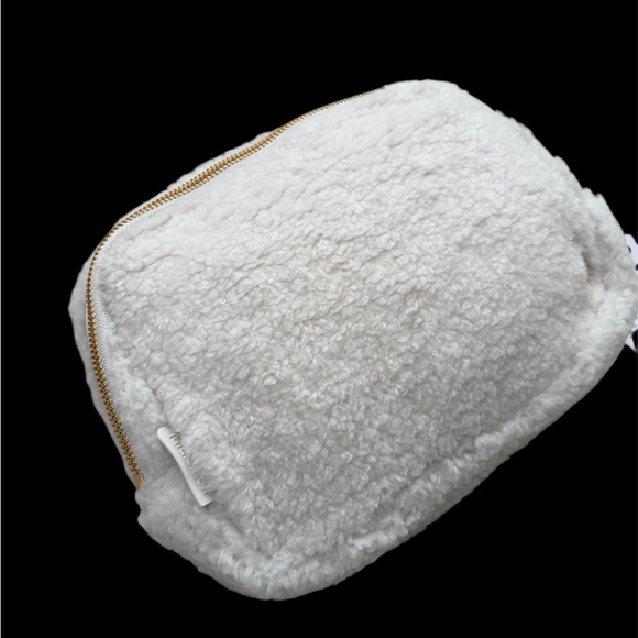 Lululemon Everywhere Fleece Belt Bag (Large) - Picture 4 of 6